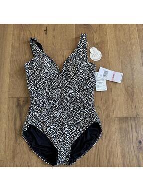 NWT Contours by Coco Reef Swimsuit Size 16/40D